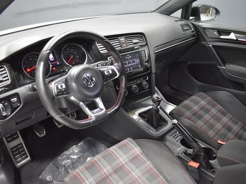 Used 2017 Volkswagen GTI Sport image 4
