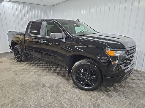 Used 2024 Chevrolet Silverado 1500 Custom w/ Dark Appearance Package image 7