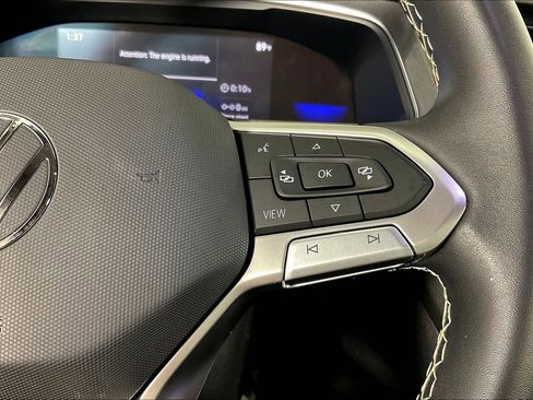 Used 2023 Volkswagen Tiguan SE image 28