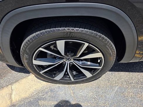 Used 2024 Volkswagen Atlas SEL Premium R-Line AWD/4WD image 20