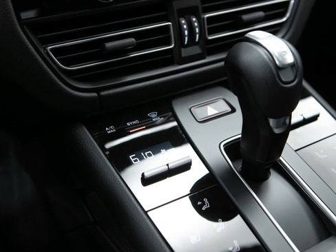 Certified 2026 Porsche Macan AWD/4WD image 29