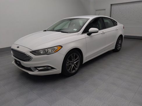 Used 2017 Ford Fusion SE w/ Equipment Group 201A image 2