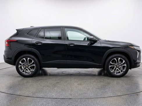 Used 2025 Chevrolet TrailBlazer LT w/ Driver Confidence Package image 11