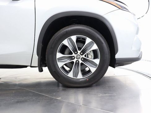 Used 2024 Toyota Highlander XLE image 43