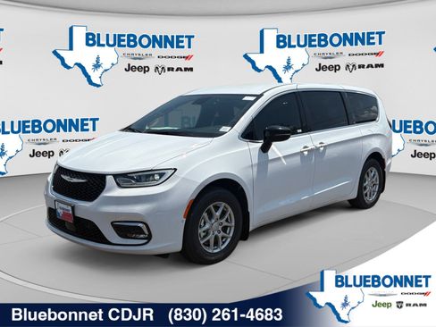 New 2026 Chrysler Pacifica Select FWD image 1