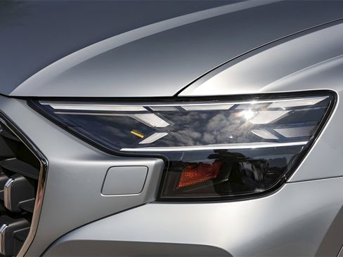 Used 2024 Audi Q8 Prestige image 3