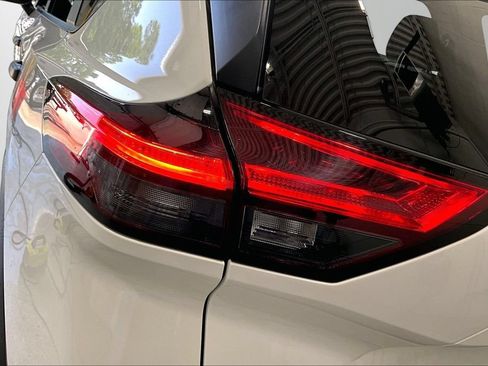 Used 2023 Nissan Rogue S FWD image 23