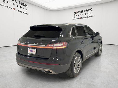 Used 2023 Lincoln Nautilus FWD w/ Premium Package image 9