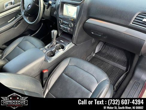 Used 2018 Ford Explorer XLT w/ Equipment Group 202A AWD/4WD image 30