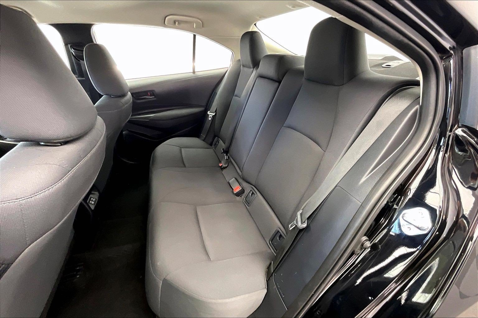 Used 2025 Toyota Corolla LE FWD image 20