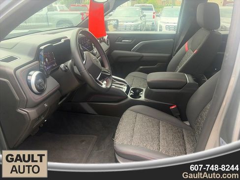 Used 2023 Chevrolet Colorado Z71 w/ Z71 Convenience Package 2 AWD/4WD image 11