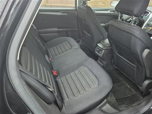 Used 2015 Ford Fusion SE image 23