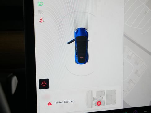 Used 2022 Tesla Model Y Long Range AWD/4WD image 33