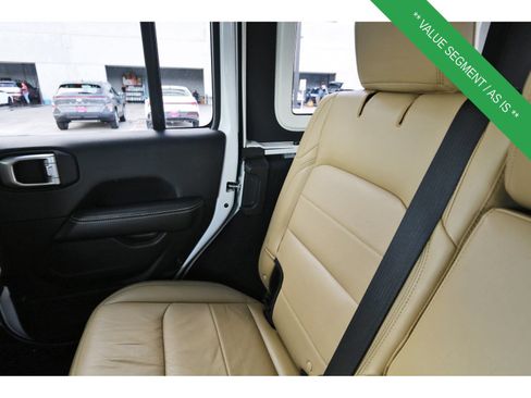 Used 2018 Jeep Wrangler Unlimited Sahara AWD/4WD image 14