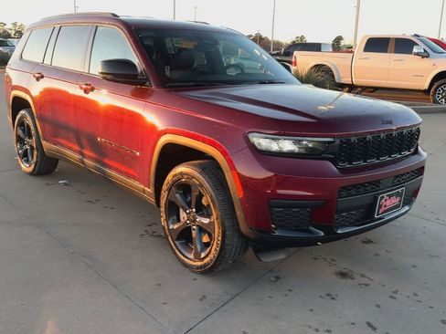 New 2025 Jeep Grand Cherokee L Altitude image 3