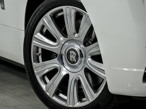Used 2017 Rolls-Royce Dawn image 4