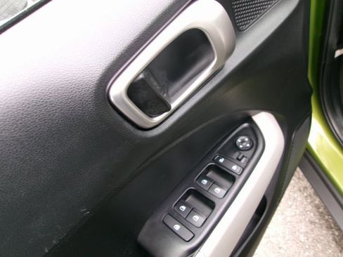 Used 2024 Hyundai Venue SEL image 12