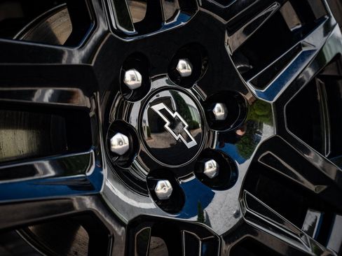 Used 2024 Chevrolet Silverado 1500 LT Trail Boss w/ Convenience Package II image 8