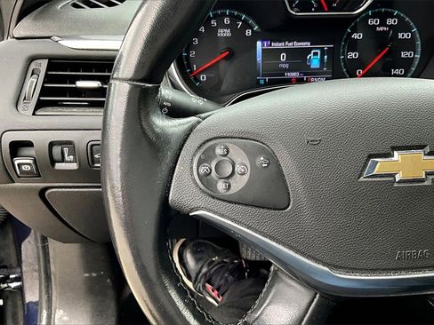 Used 2017 Chevrolet Impala LT w/ Convenience Package image 16