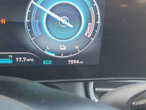 Certified 2025 Hyundai Elantra Limited FWD image 12