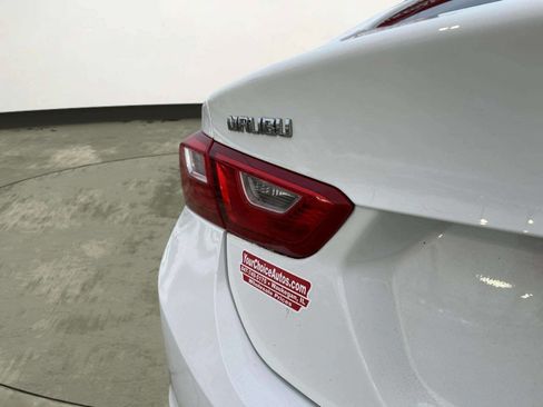 Used 2017 Chevrolet Malibu LT image 22