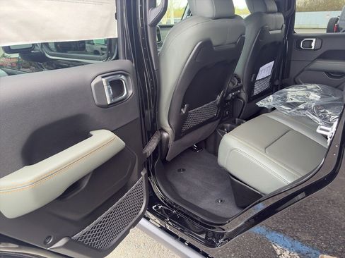 New 2026 Jeep Gladiator Mojave image 15