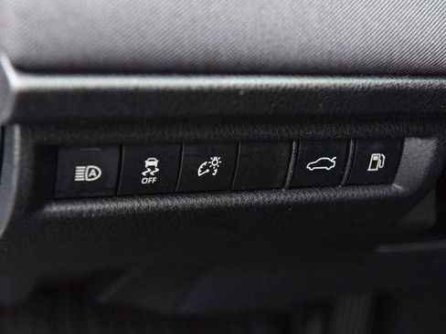 Used 2025 Toyota Camry LE image 11