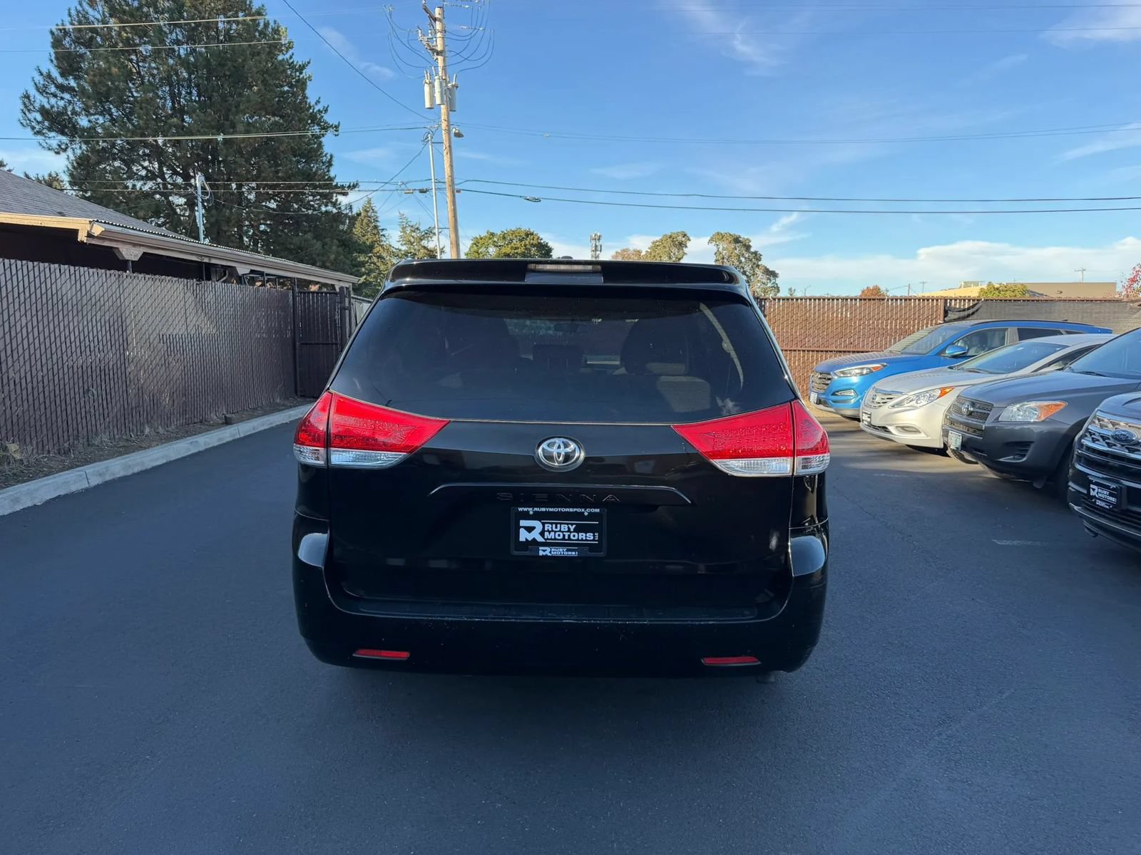 Used 2012 Toyota Sienna LE FWD image 5