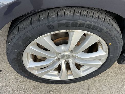 Used 2010 INFINITI M35 w/ Technology Pkg RWD image 25