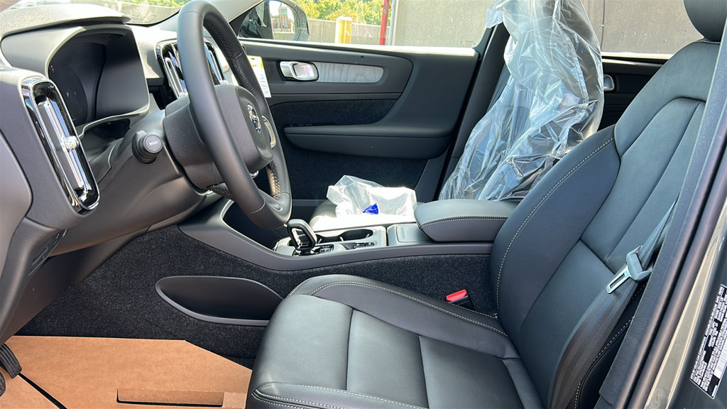 New 2026 Volvo XC40 B5 Core w/ Climate Package AWD/4WD image 10