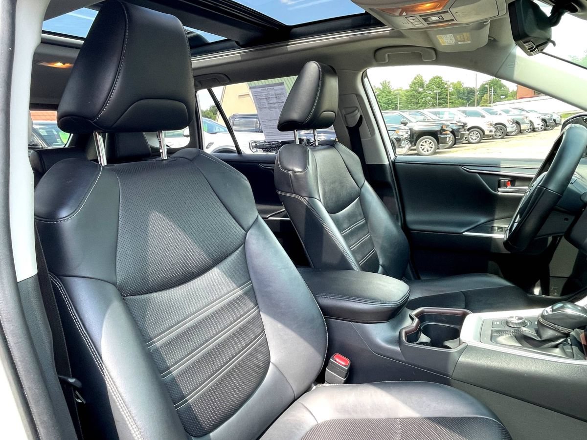 Used 2020 Toyota RAV4 Limited AWD/4WD image 10