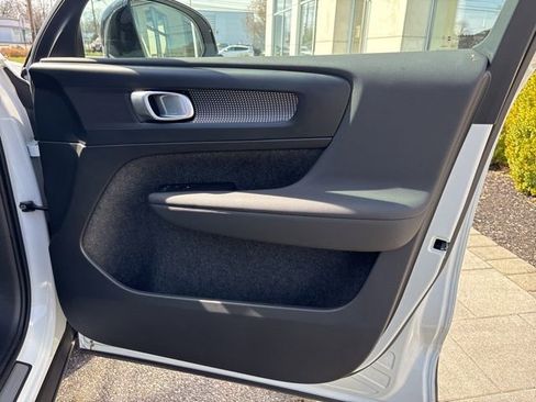 Used 2025 Volvo XC40 B5 Plus AWD/4WD image 15