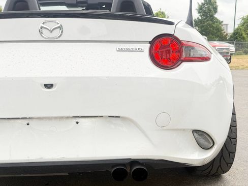 Used 2020 MAZDA MX-5 Miata Sport RWD image 17
