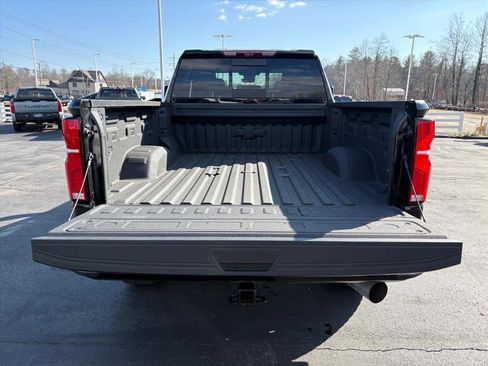 Used 2025 Chevrolet Silverado 2500 LTZ w/ Z71 Chrome Sport Edition image 29