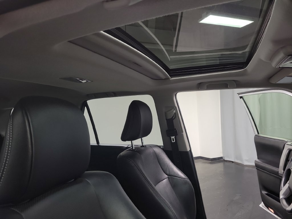 Used 2017 Toyota 4Runner Limited AWD/4WD image 34