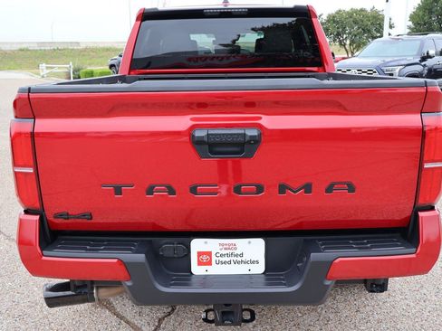 Used 2025 Toyota Tacoma SR5 AWD/4WD image 4