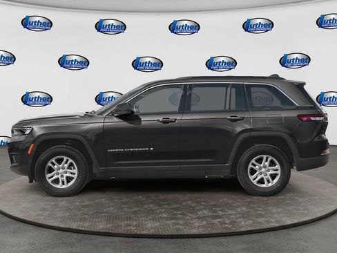 Used 2025 Jeep Grand Cherokee Altitude AWD/4WD image 3
