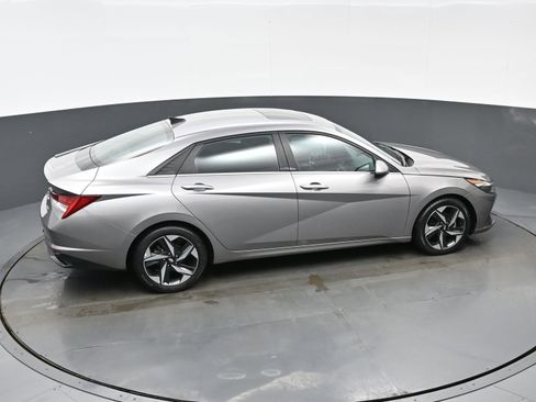 Certified 2023 Hyundai Elantra Limited w/ Preferred Accessory Package image 39
