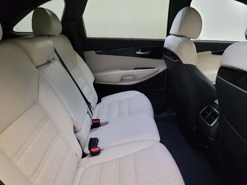 Used 2018 Kia Sorento SX image 19