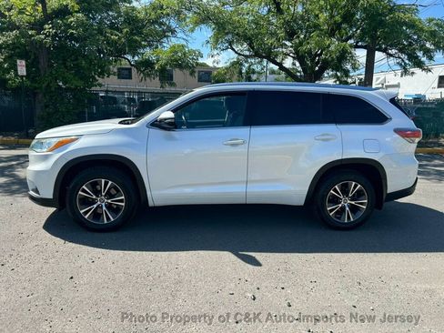 Used 2016 Toyota Highlander XLE AWD/4WD image 17