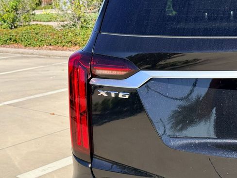 Used 2021 Cadillac XT6 Premium Luxury image 12