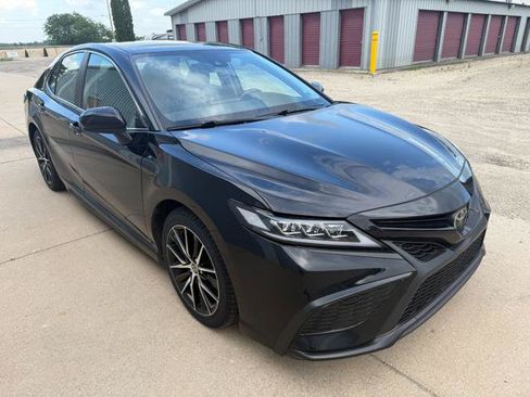 Used 2021 Toyota Camry SE FWD image 6