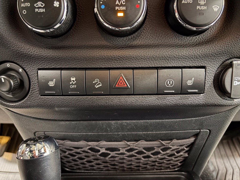 Used 2016 Jeep Wrangler Unlimited Rubicon w/ Connectivity Group AWD/4WD image 19