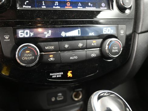 Used 2019 Nissan Rogue SV w/ Premium Package FWD image 30