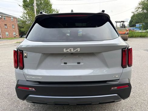 Certified 2023 Kia Sorento S w/ Panoramic Sunroof Package AWD/4WD image 6