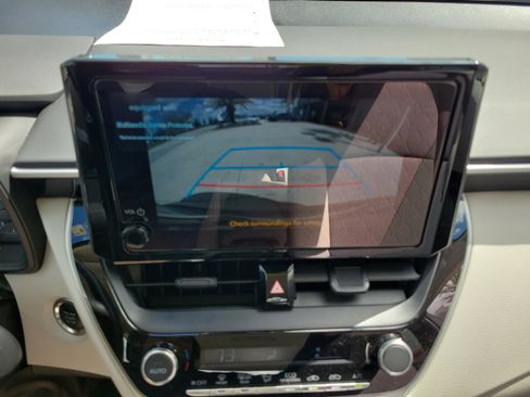 Used 2025 Toyota Corolla LE w/ Convenience Package image 11