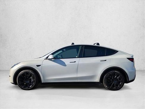 Used 2021 Tesla Model Y Long Range image 8
