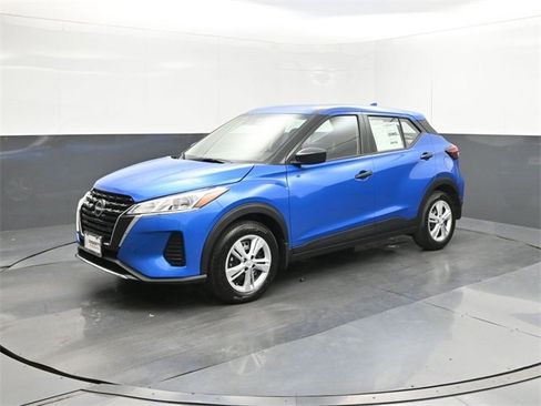 New 2025 Nissan Kicks Play S image 1