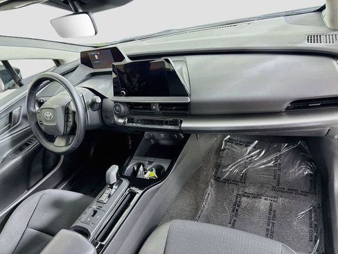 Certified 2025 Toyota Prius LE FWD image 28