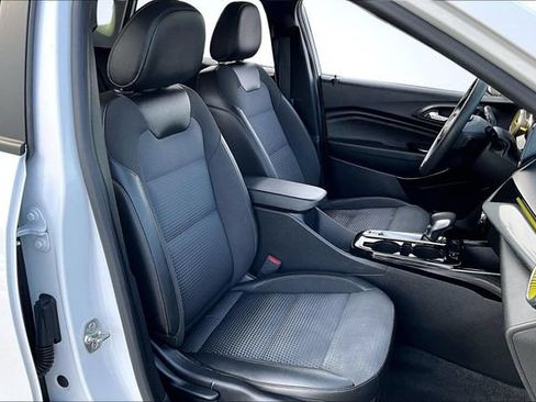 Used 2024 Chevrolet Trax LT FWD image 27